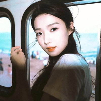 楊**