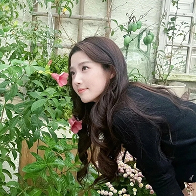 吴**